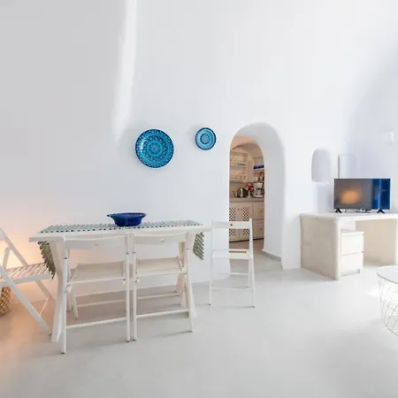 Blu Bianco Cave House By Sv
